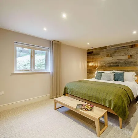 1 Bed In 90636 Ambleside